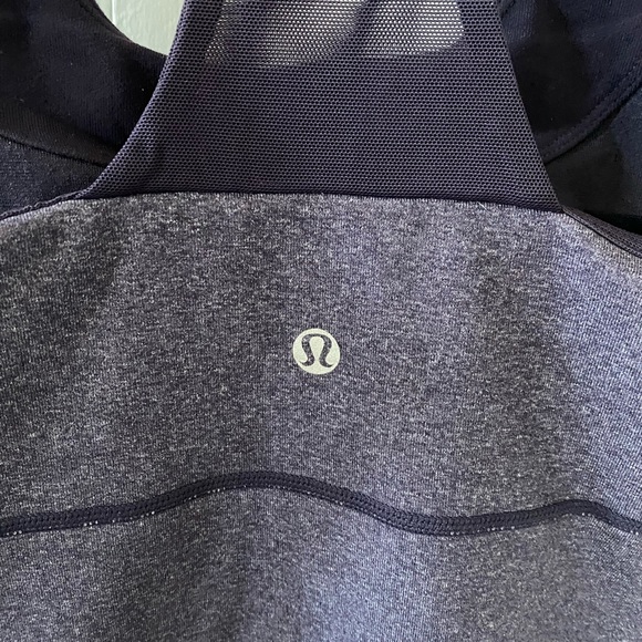 Lululemon Workout Tank // Size 6 - Picture 3 of 5
